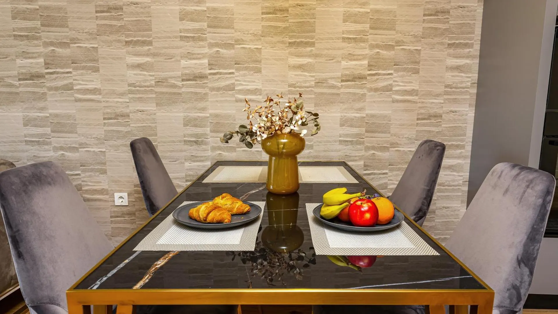 Two-Bedroom Apartments With Free Parking And 6Min To Center Plovdiv