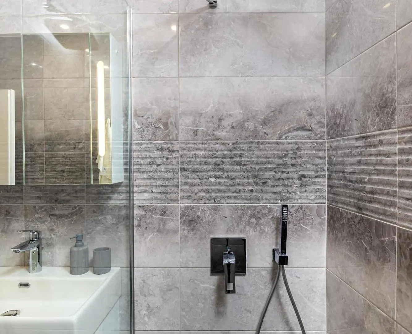 Two-Bedroom Apartments With Free Parking And 6Min To Center Plovdiv