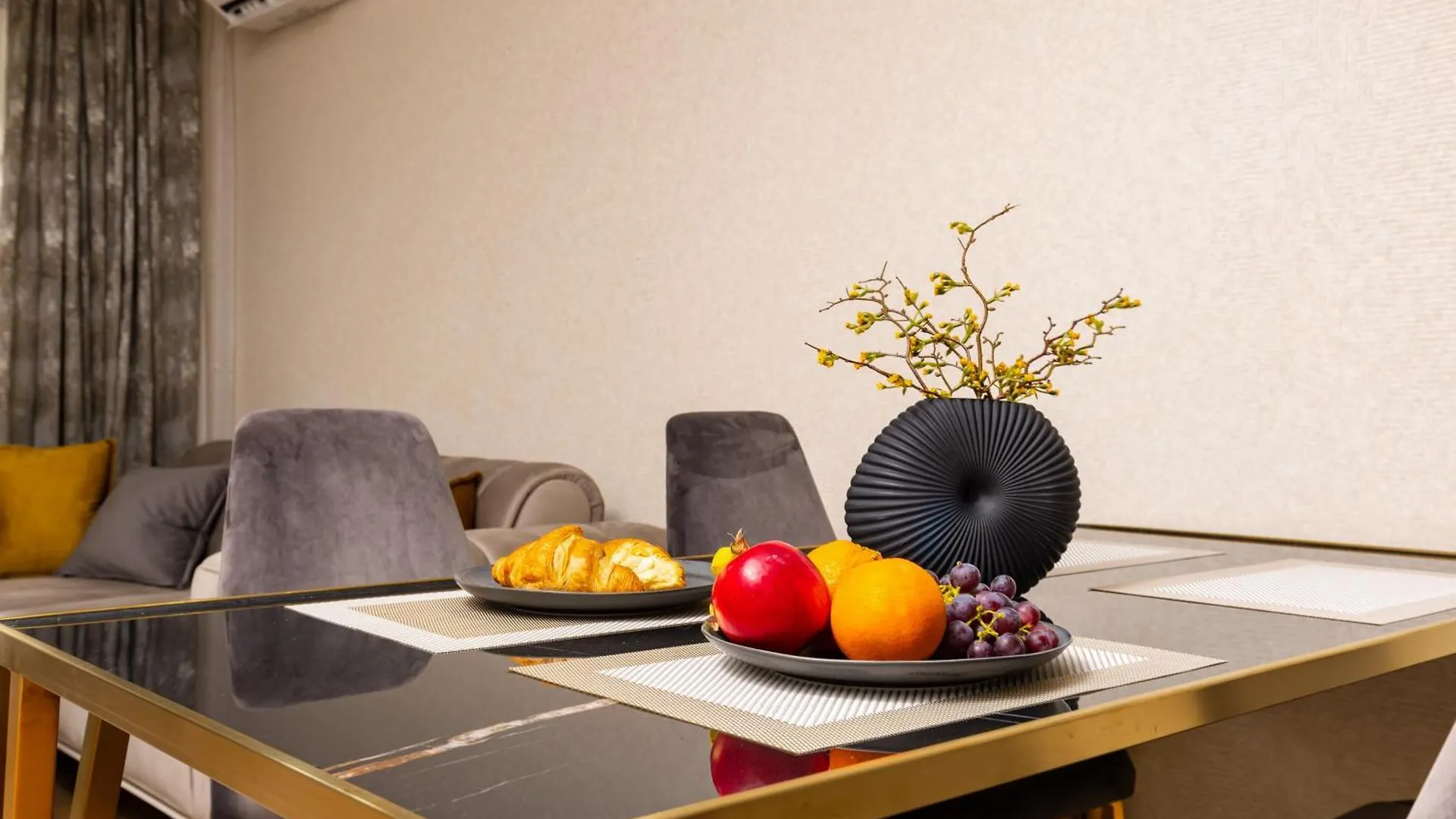 Two-Bedroom Apartments With Free Parking And 6Min To Center Plovdiv